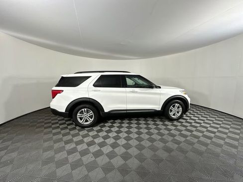 Used 2022 Ford Explorer XLT w/ Equipment Group 202A AWD/4WD image 5