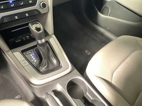 Used 2017 Hyundai Elantra SE image 22