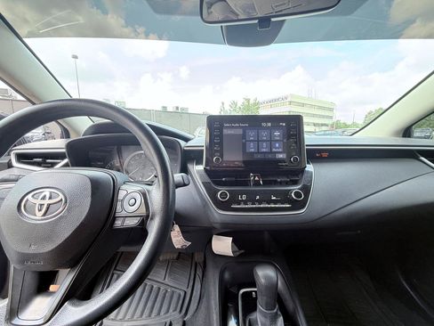 Used 2021 Toyota Corolla LE FWD image 17