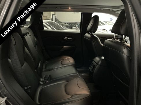 Used 2019 Jeep Cherokee Limited w/ Luxury Group image 14