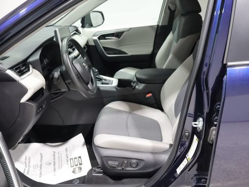 Used 2025 Toyota RAV4 XLE AWD/4WD image 10
