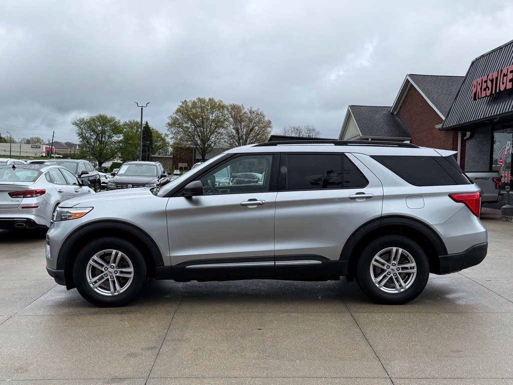 Used 2020 Ford Explorer XLT w/ Comfort Package AWD/4WD image 3