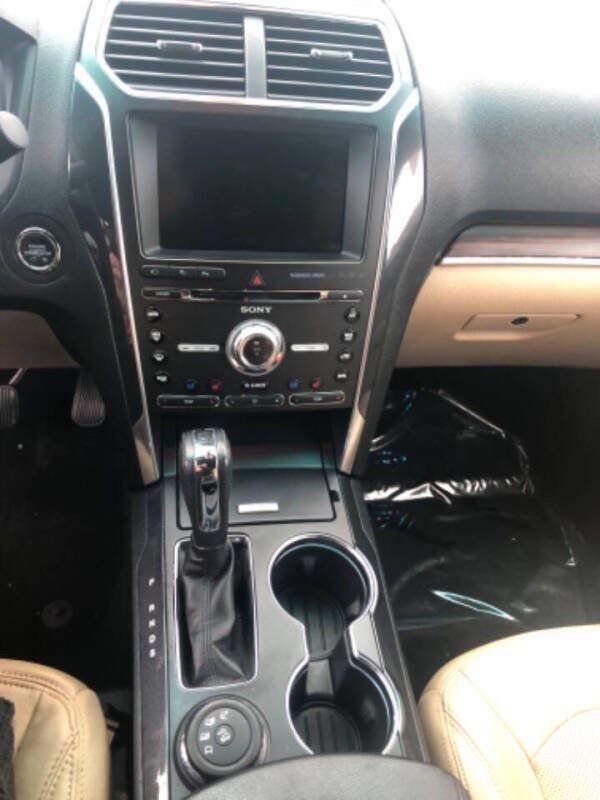 Used 2016 Ford Explorer Limited w/ Equipment Group 301A AWD/4WD image 9