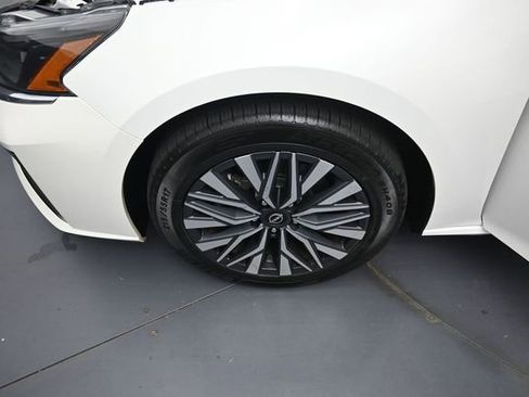 Used 2024 Nissan Altima 2.5 SV AWD/4WD image 33