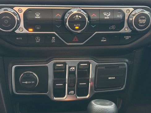 Used 2021 Jeep Wrangler Unlimited Sport image 27