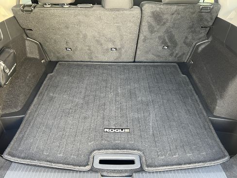 Used 2025 Nissan Rogue SV AWD/4WD image 16