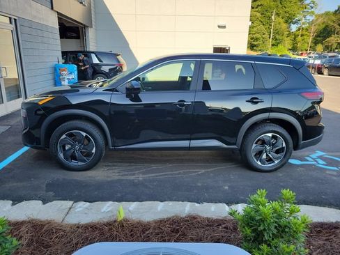 Used 2025 Nissan Rogue SV AWD/4WD image 4