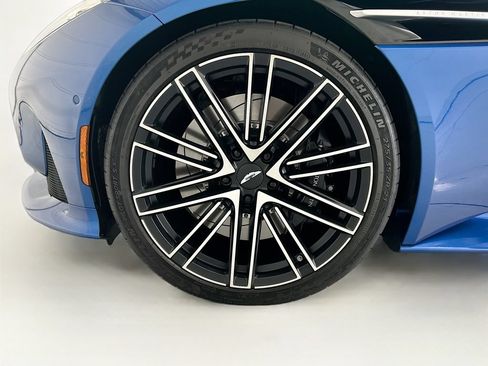 Used 2025 Aston Martin DB12 Coupe RWD image 27