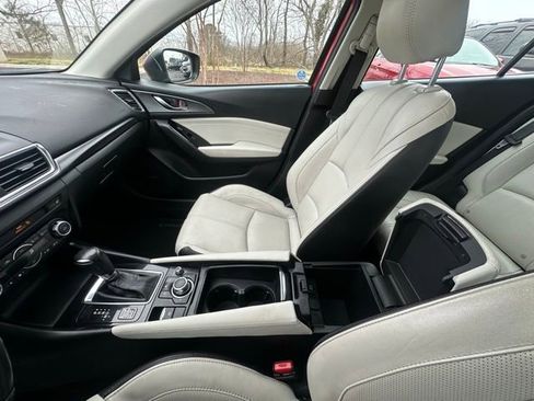 Used 2017 MAZDA MAZDA3 Grand Touring image 26