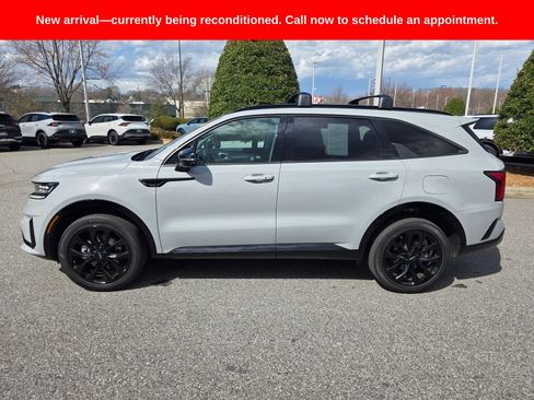 Used 2023 Kia Sorento SX image 2