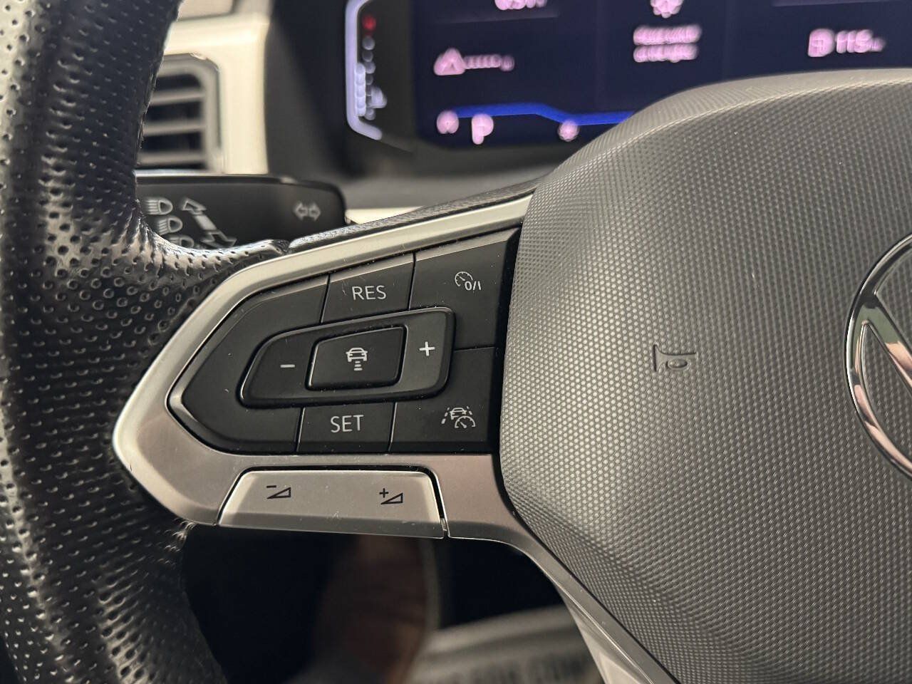 Used 2021 Volkswagen Atlas Cross Sport SEL Premium R-Line w/ Cross Sport MDO Package AWD/4WD image 31