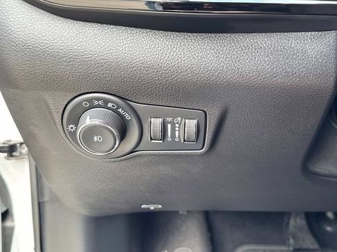 Used 2025 Jeep Compass Trailhawk AWD/4WD image 33