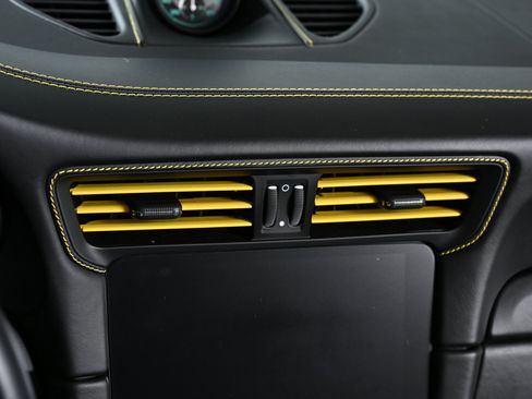 Used 2019 Porsche 911 Speedster RWD image 16