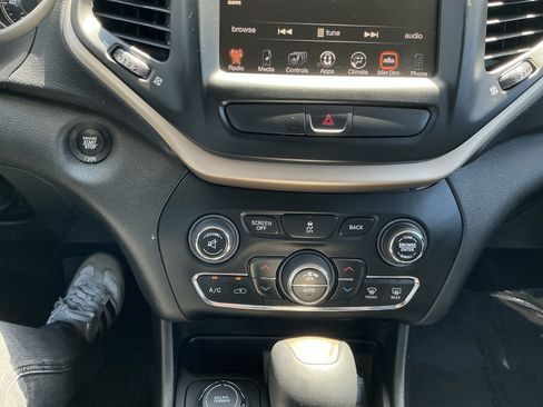 Used 2017 Jeep Cherokee High Altitude AWD/4WD image 29