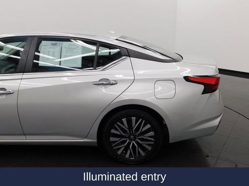 Used 2024 Nissan Altima 2.5 SV image 17