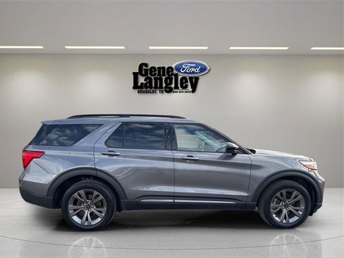 Used 2022 Ford Explorer XLT w/ Equipment Group 202A image 8
