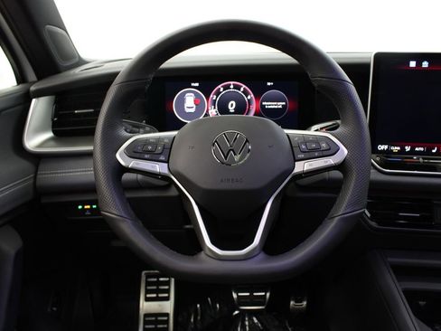 New 2026 Volkswagen Tiguan SE R-Line FWD image 22