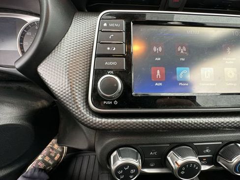 Used 2020 Nissan Kicks S image 14