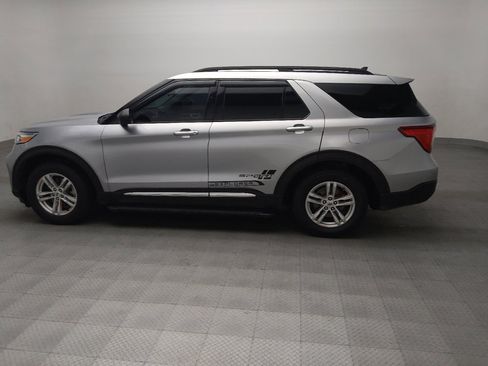 Used 2021 Ford Explorer XLT RWD image 3