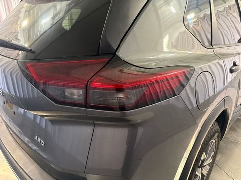 Used 2021 Nissan Rogue S AWD/4WD image 12