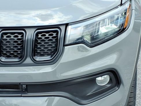 Used 2023 Jeep Compass Latitude AWD/4WD image 8