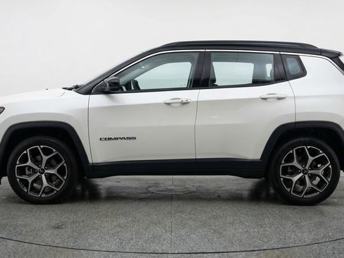 Used 2025 Jeep Compass Limited image 5
