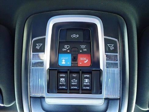 Used 2025 RAM 2500 Laramie AWD/4WD image 23