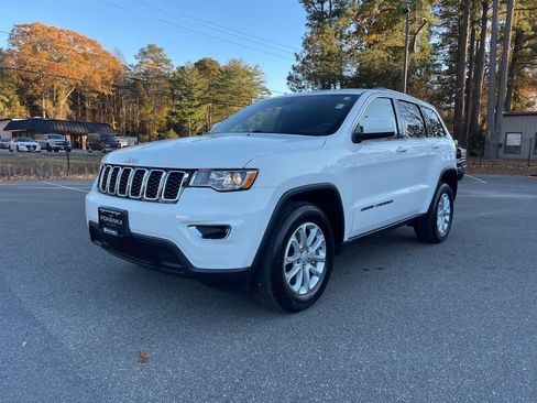 Used 2021 Jeep Grand Cherokee Laredo image 1