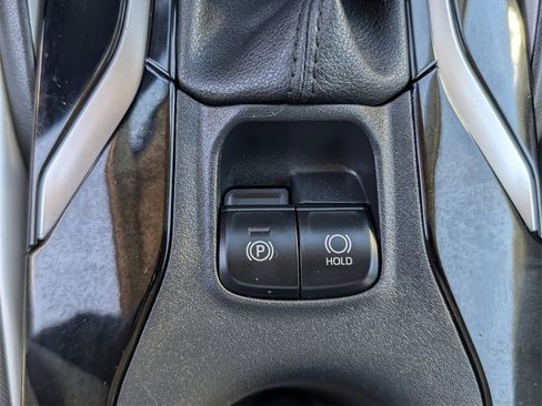 Used 2021 Toyota Corolla LE image 21