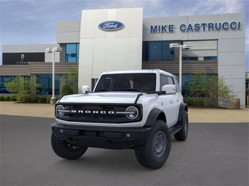 New 2025 Ford Bronco Outer Banks w/ Sasquatch Package image 2