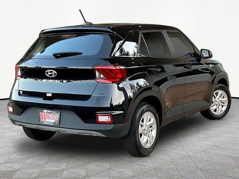 Used 2025 Hyundai Venue SE FWD image 6