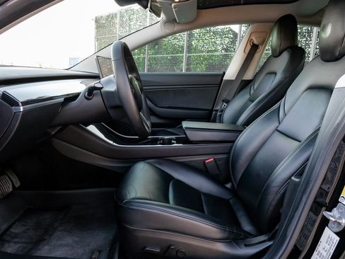 Used 2019 Tesla Model 3 Performance image 4