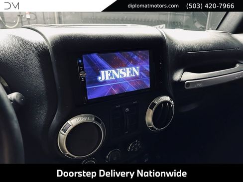 Used 2017 Jeep Wrangler Unlimited Rubicon w/ Connectivity Group AWD/4WD image 31
