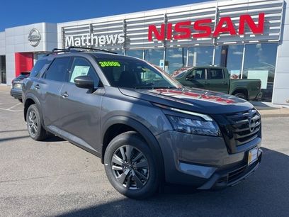 New 2025 Nissan Pathfinder SV w/ Black Appearance Package