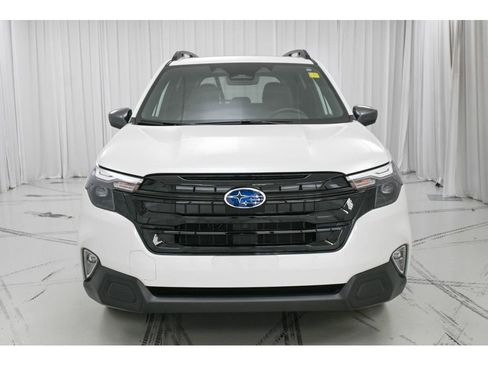 Used 2025 Subaru Forester Premium image 3