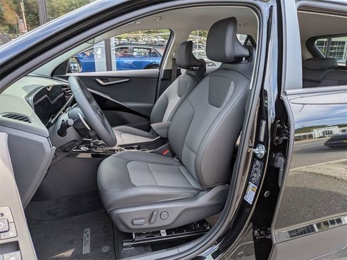 Used 2024 Kia Niro EX image 21