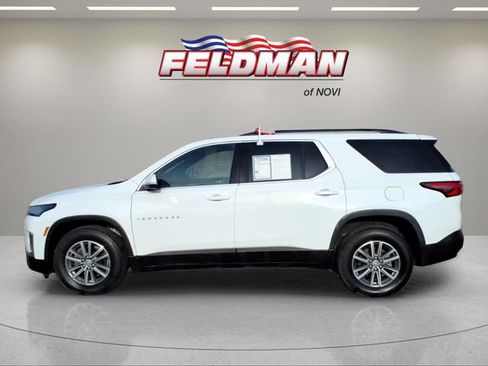 Used 2023 Chevrolet Traverse LT FWD image 2
