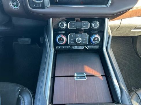Used 2022 GMC Yukon Denali w/ Advanced Technology Package AWD/4WD image 22
