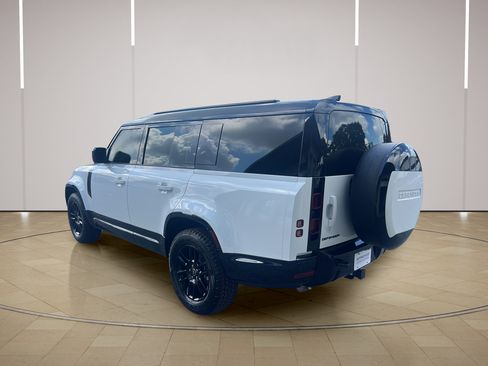 Used 2025 Land Rover Defender 130 X-Dynamic SE AWD/4WD image 3