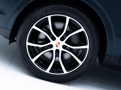 Certified 2022 Porsche Cayenne S Platinum image 12