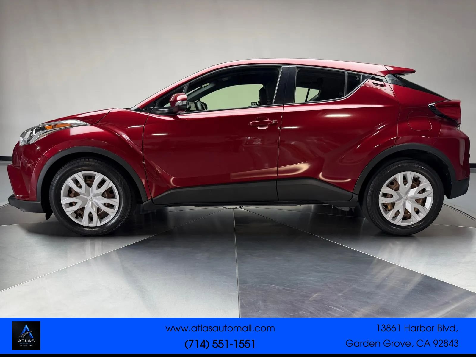 Used 2019 Toyota C-HR LE FWD image 4