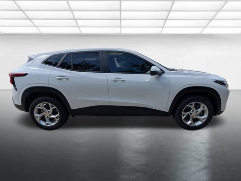 New 2026 Chevrolet Trax LS w/ LS Convenience Package FWD image 29