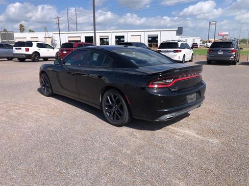 Used 2019 Dodge Charger SXT w/ Blacktop Package RWD image 5