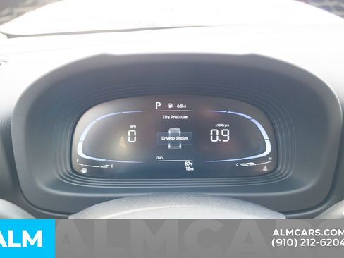 Used 2025 Hyundai Venue SEL image 29