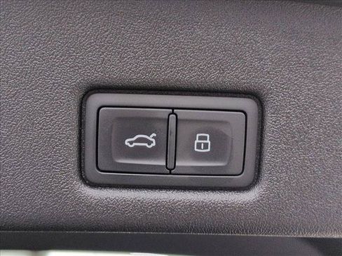 Used 2025 Audi Q5 Prestige AWD/4WD image 11