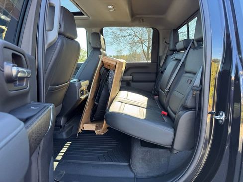 Used 2022 GMC Sierra 2500 Denali w/ Denali Black Diamond Edition image 11