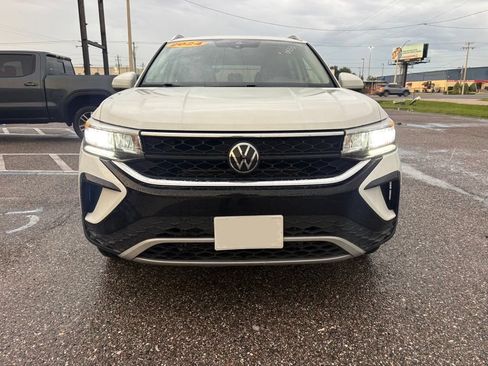 Used 2024 Volkswagen Taos SE AWD/4WD image 8