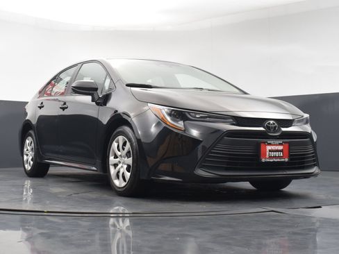 Used 2024 Toyota Corolla LE FWD image 28