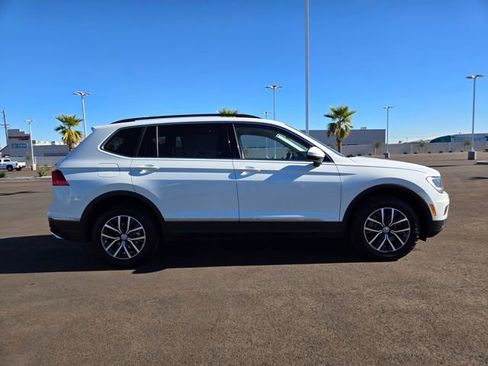 Used 2020 Volkswagen Tiguan SE w/ Panoramic Sunroof Package image 3