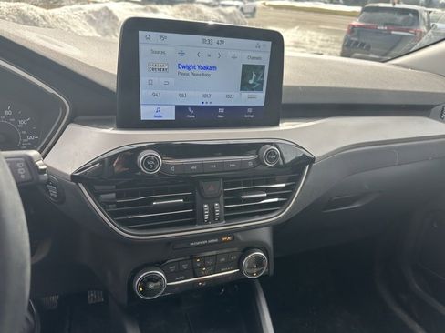 Used 2022 Ford Escape SE w/ Cold Weather Package image 16